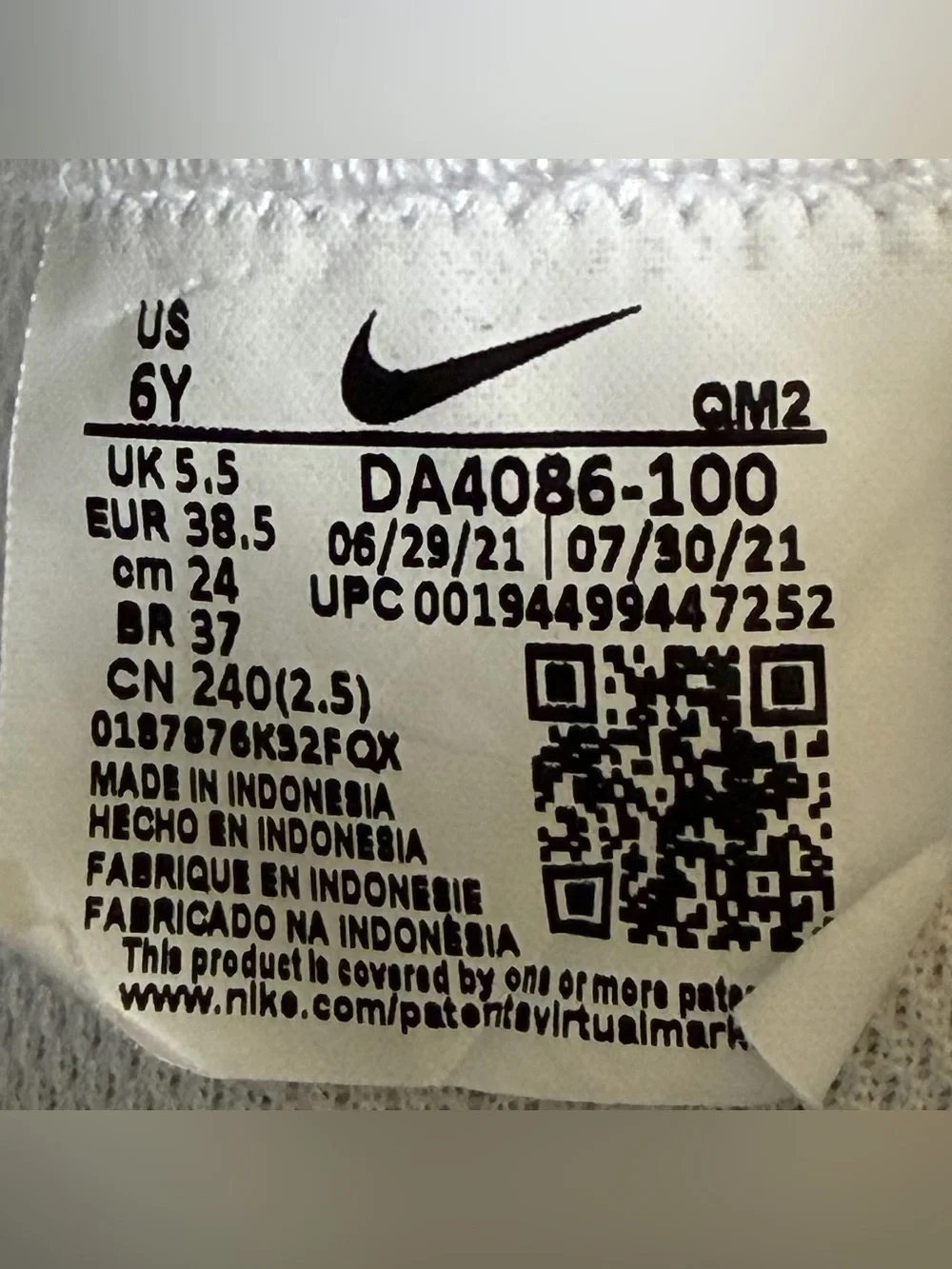 Nike Blazer Mid 77 White Black Athletic Shoes Sneaker DA4086-100 Youth Size 6